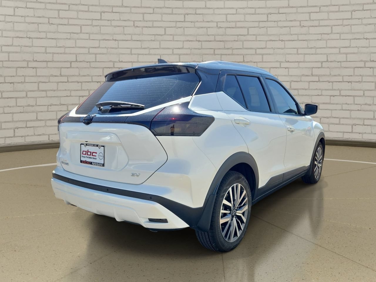 Used 2023 Nissan Kicks SV FWD image 4