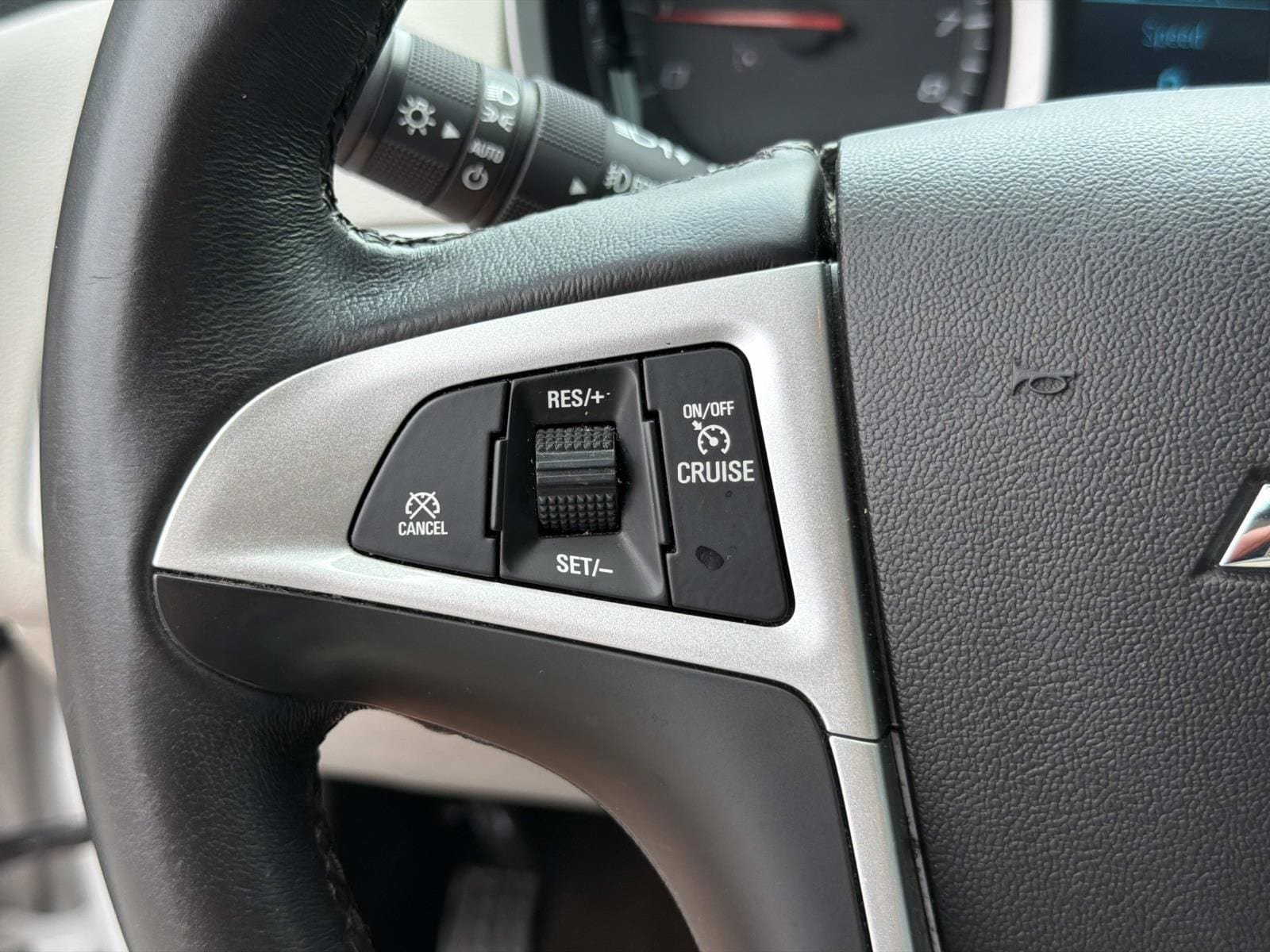 Used 2016 Chevrolet Equinox LTZ w/ Enhanced Convenience Package FWD image 25