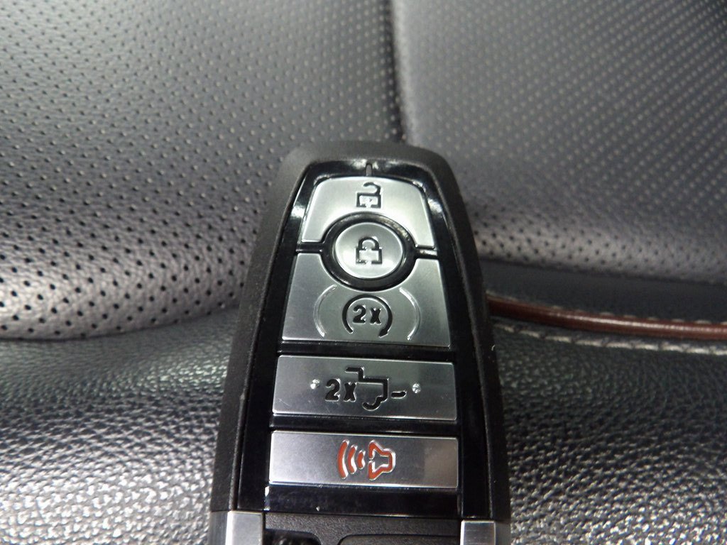 Used 2024 Ford F250 Lariat w/ Black Appearance Package image 63