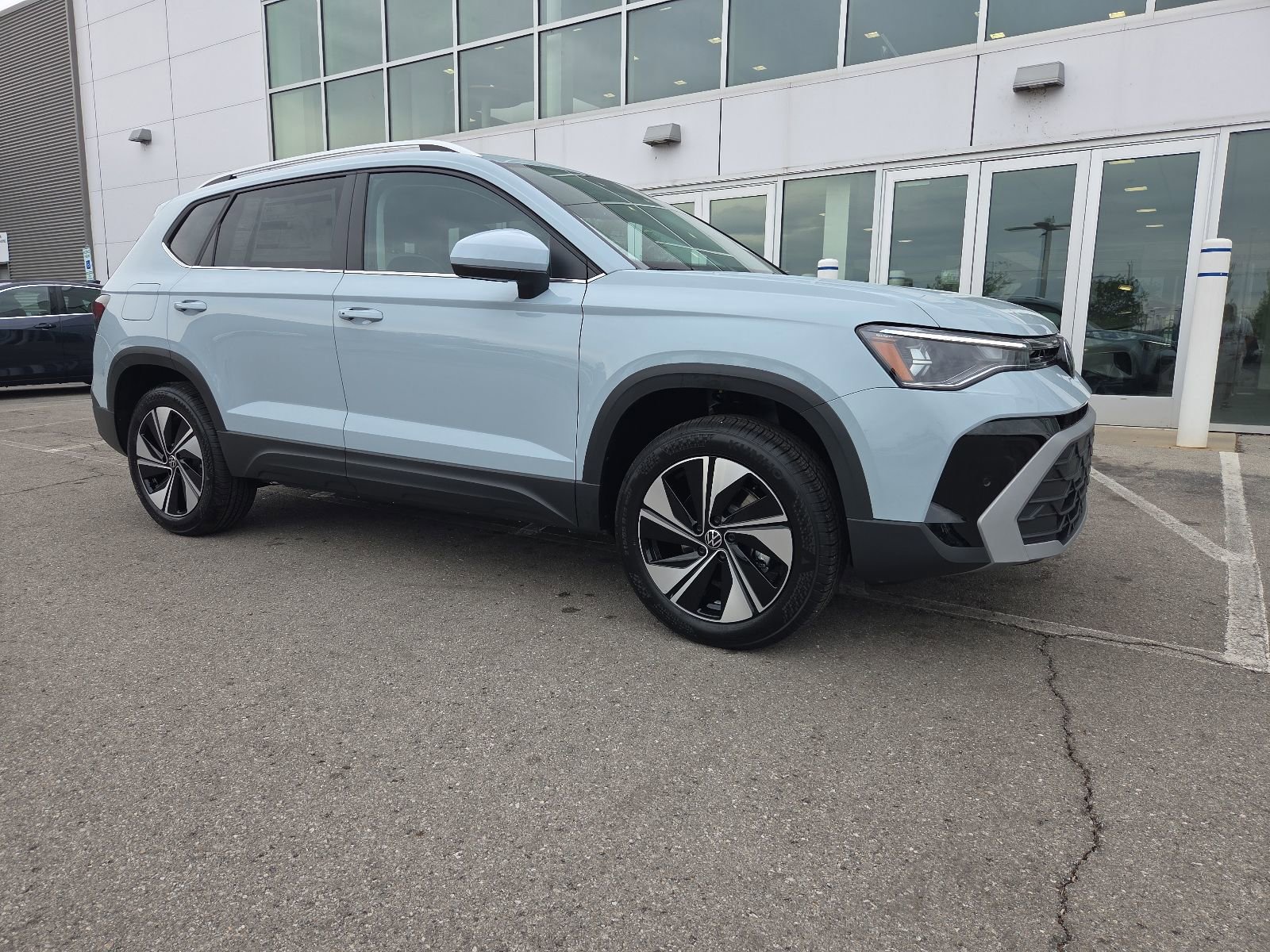 New 2026 Volkswagen Taos SE AWD/4WD image 2