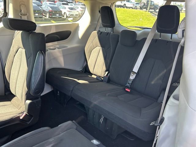 Used 2023 Chrysler Voyager LX FWD image 7