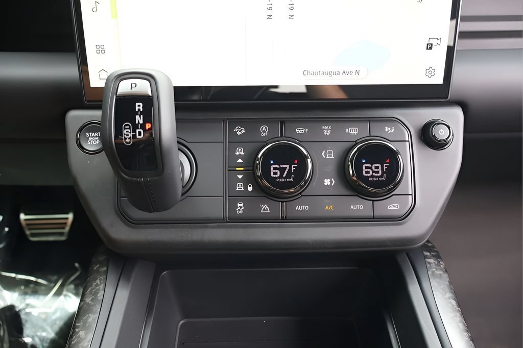 New 2026 Land Rover Defender 110 OCTA AWD/4WD image 25