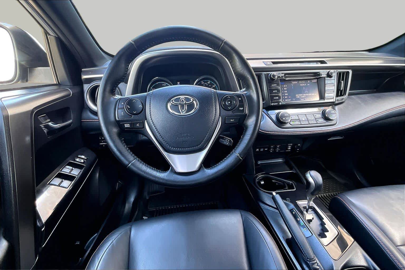Used 2018 Toyota RAV4 SE AWD/4WD image 6