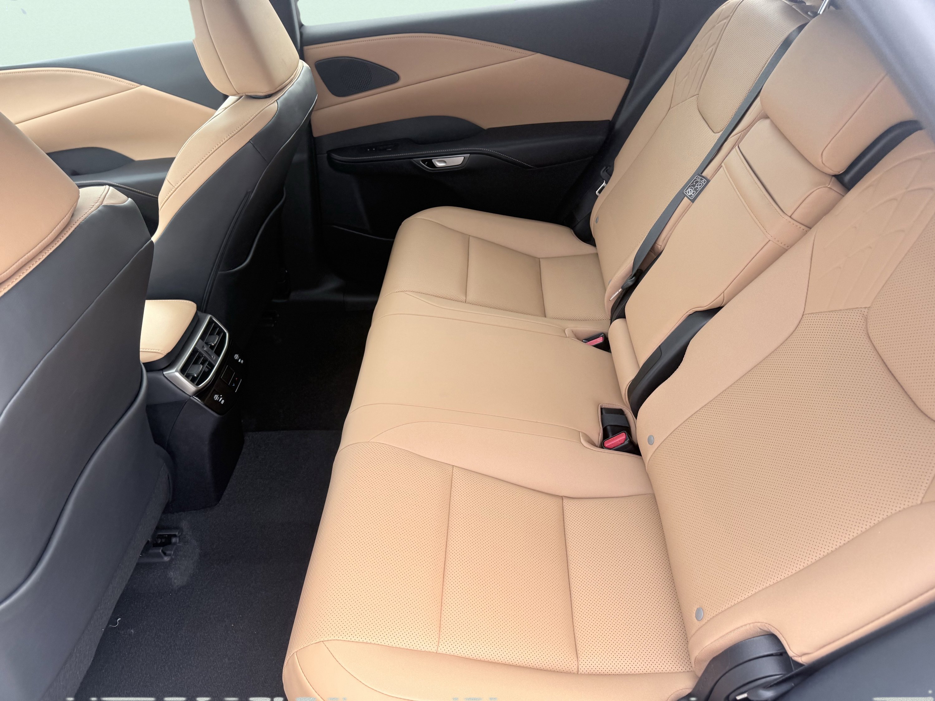 Used 2026 Lexus RX 350 FWD w/ Cold Area Package image 34