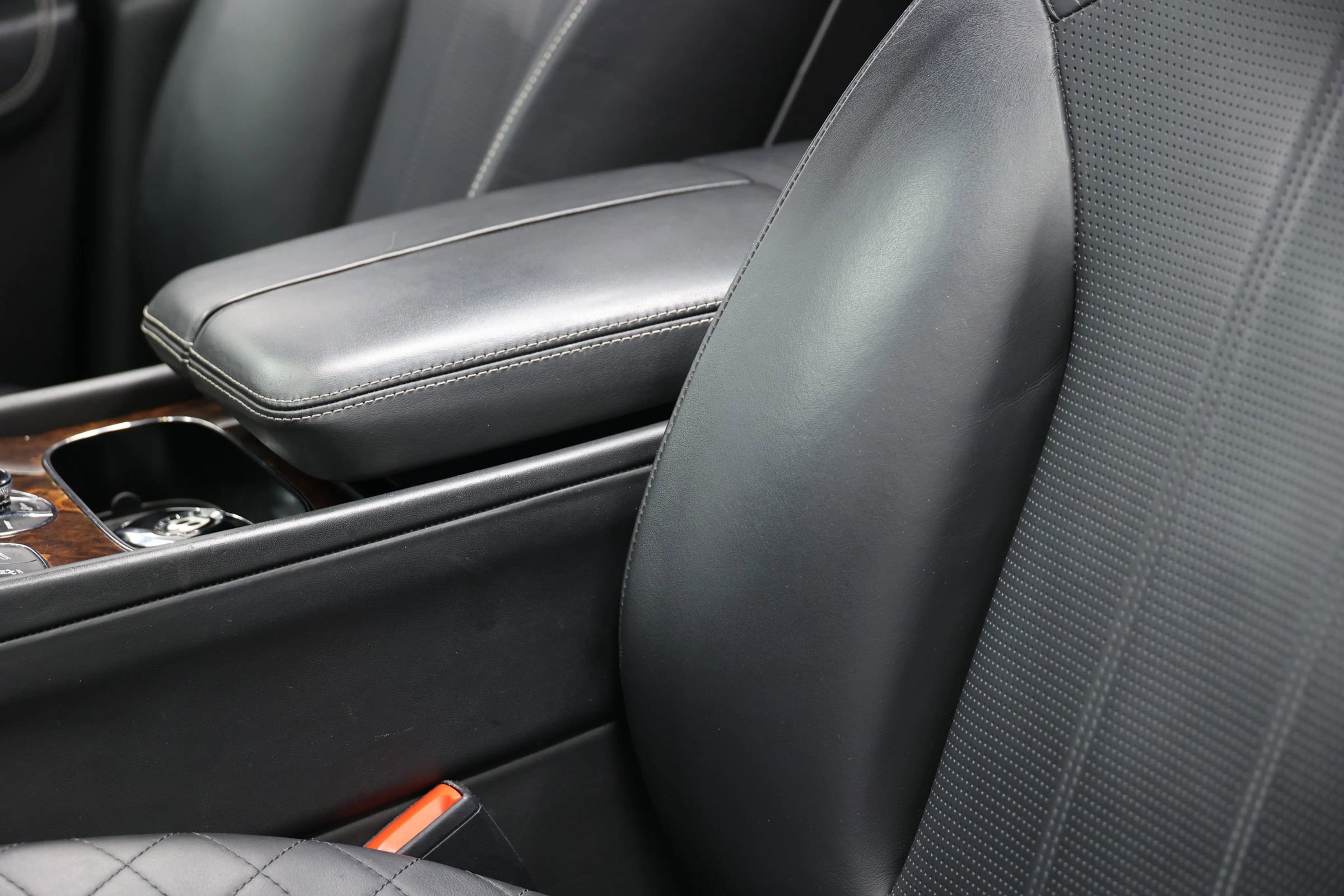 Used 2017 Bentley Bentayga image 21