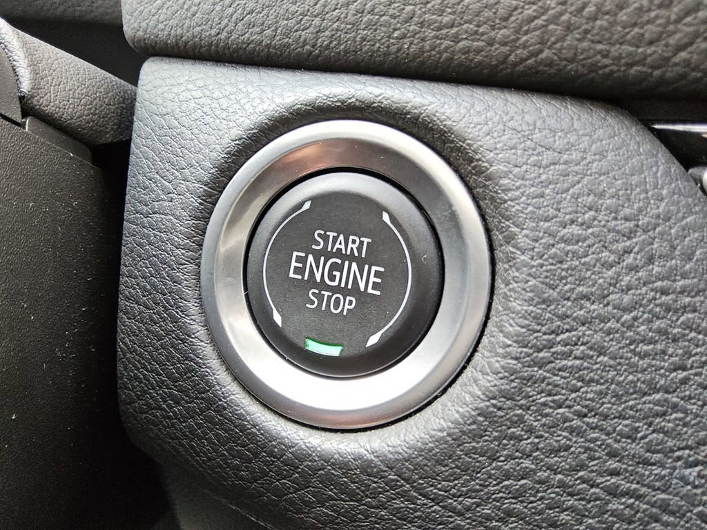 Used 2025 Cadillac XT4 Premium Luxury image 23