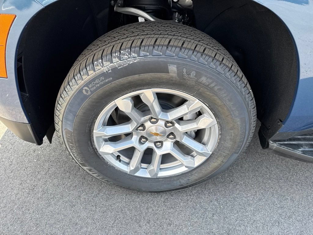 New 2026 Chevrolet Suburban LT AWD/4WD image 12