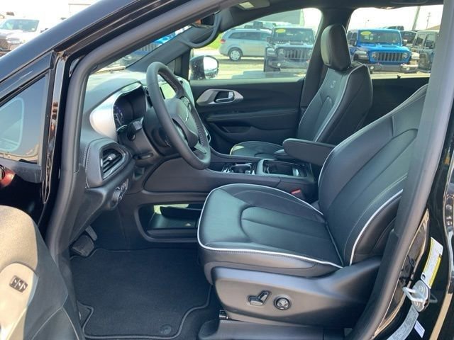 New 2026 Chrysler Pacifica Limited w/ S Appearance Package image 11