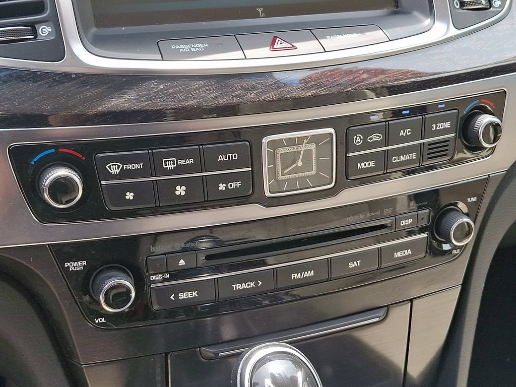 Used 2015 Hyundai Equus Signature RWD image 9