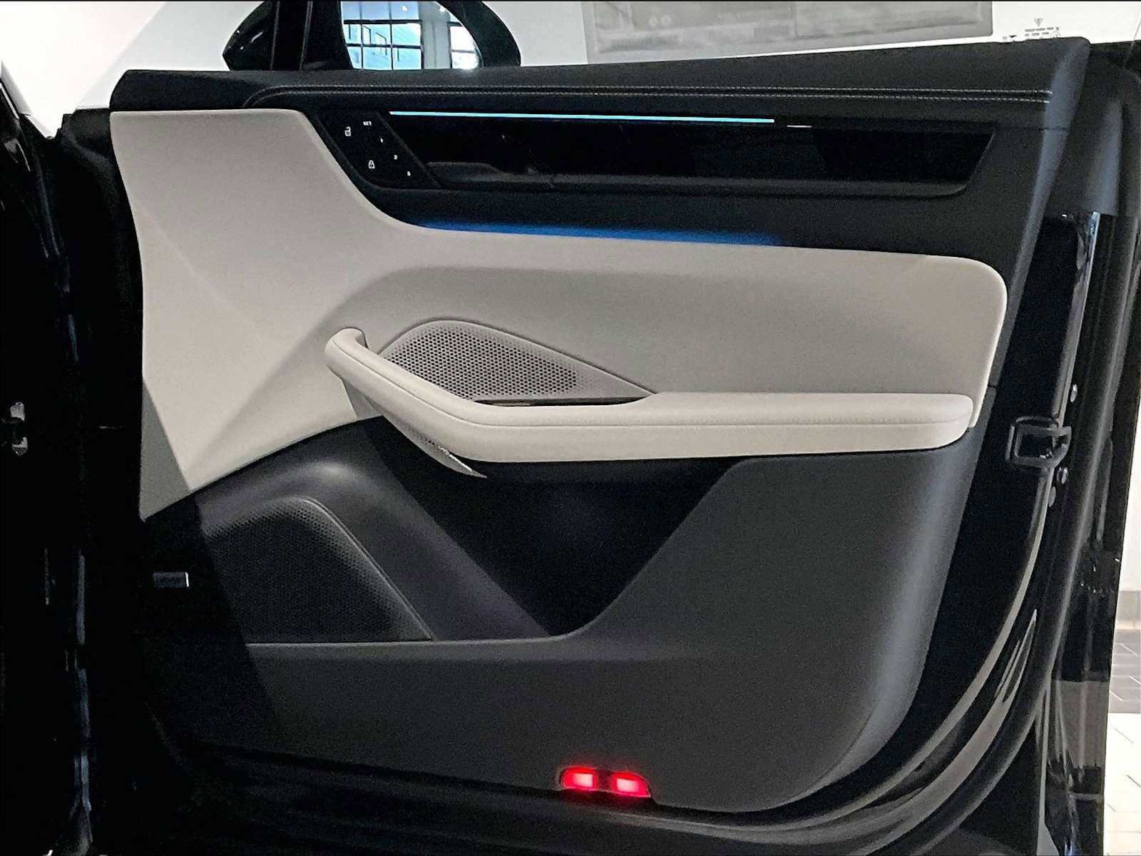 New 2026 Porsche Macan 4 Electric image 24