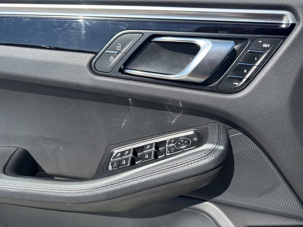 Used 2022 Porsche Macan S image 25