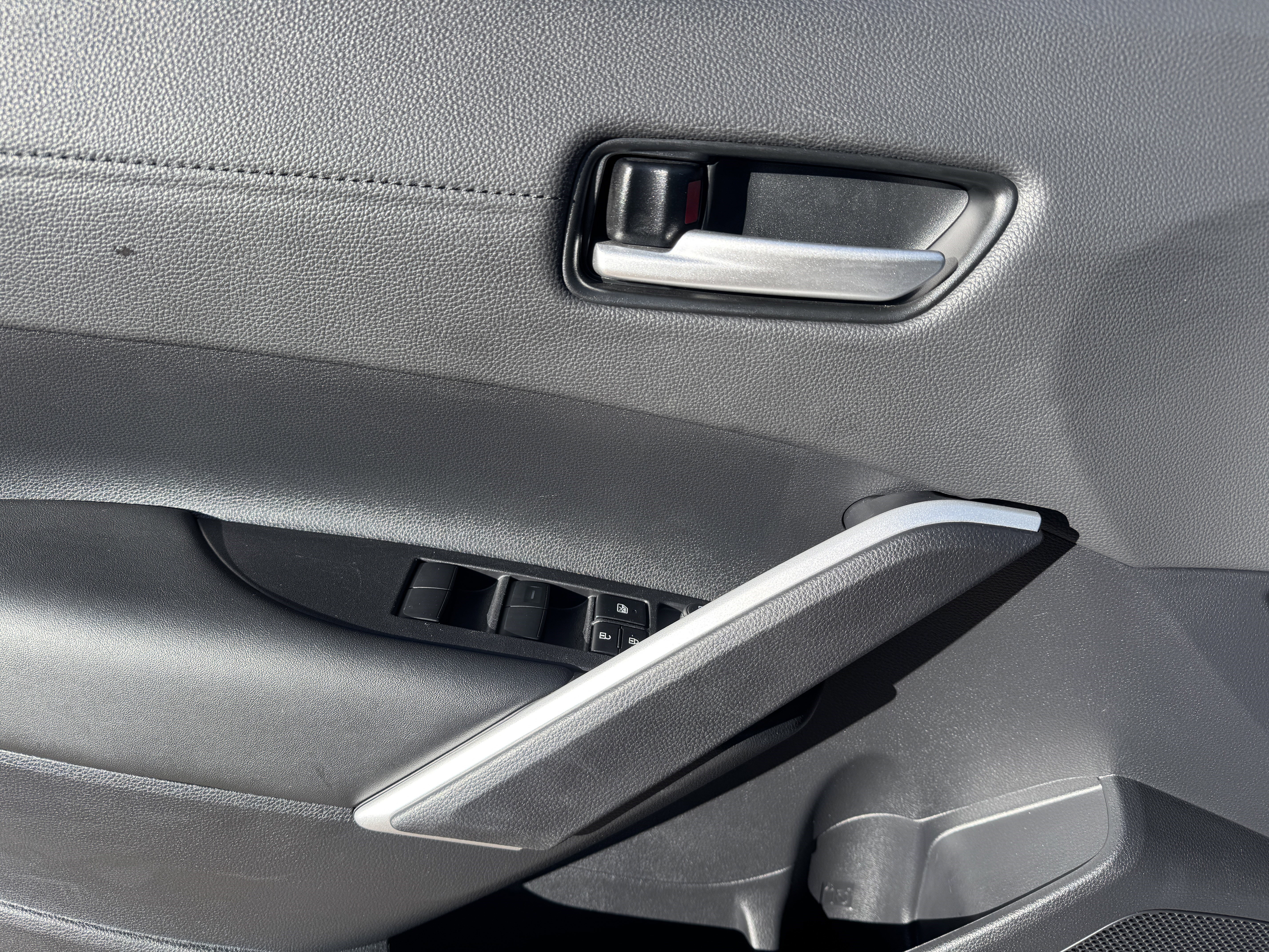 Used 2024 Toyota Corolla Cross XLE image 9