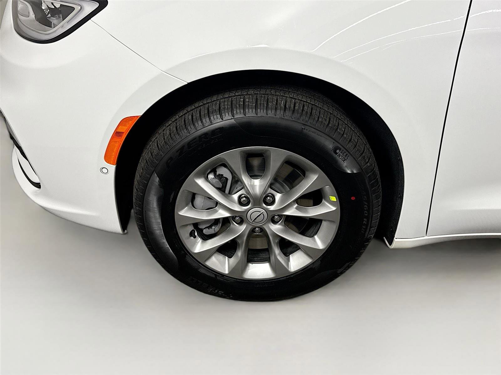 New 2026 Chrysler Pacifica Select image 22