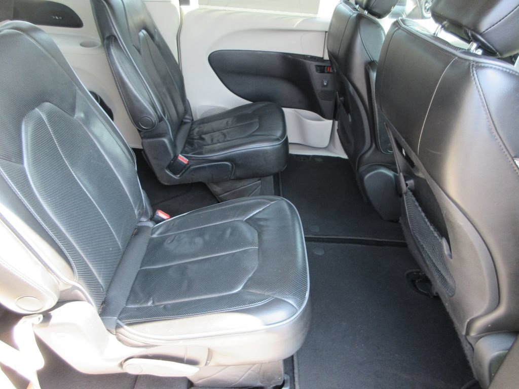 Used 2020 Chrysler Pacifica Limited FWD image 18