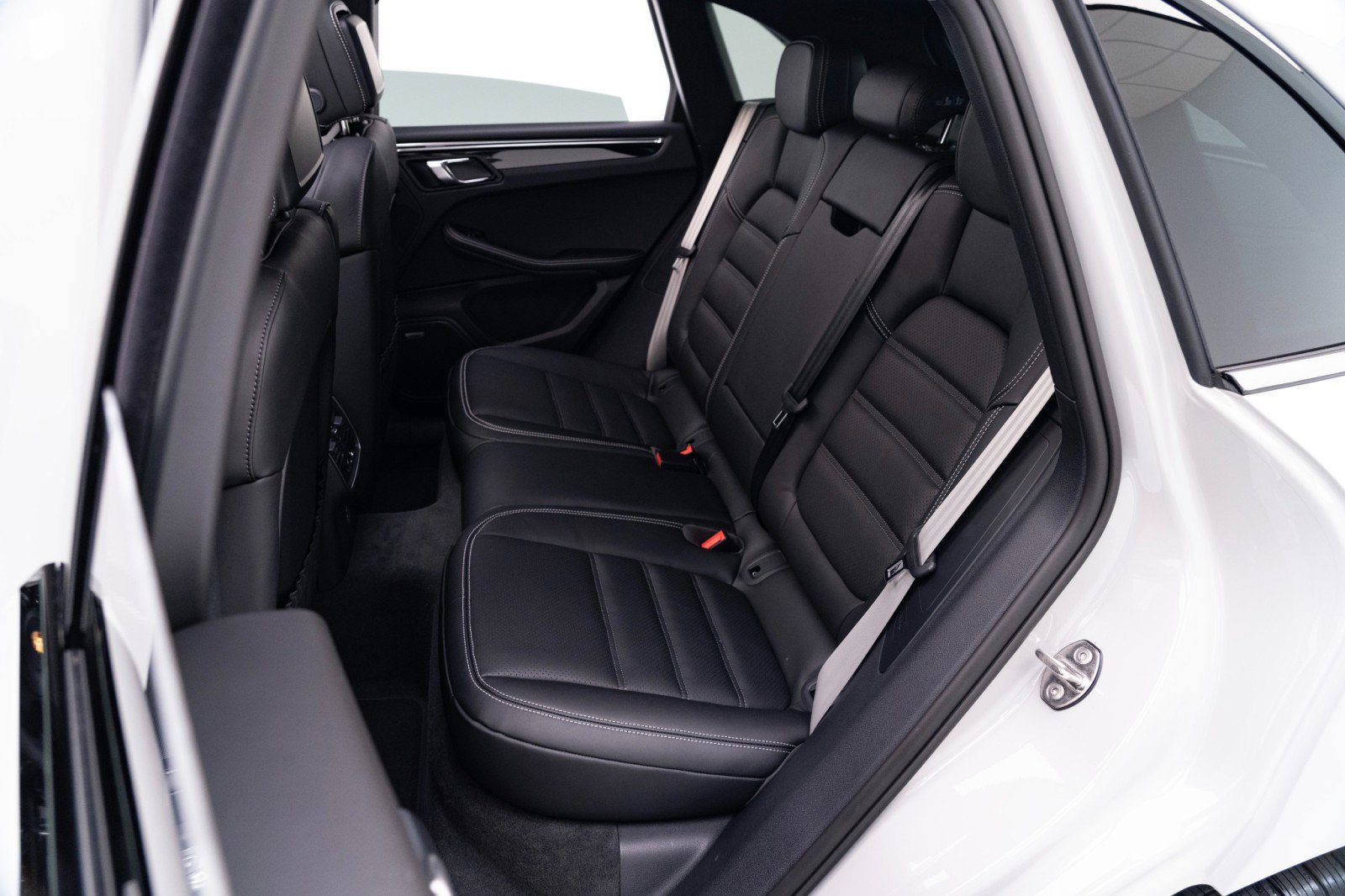 New 2026 Porsche Macan S AWD/4WD image 31