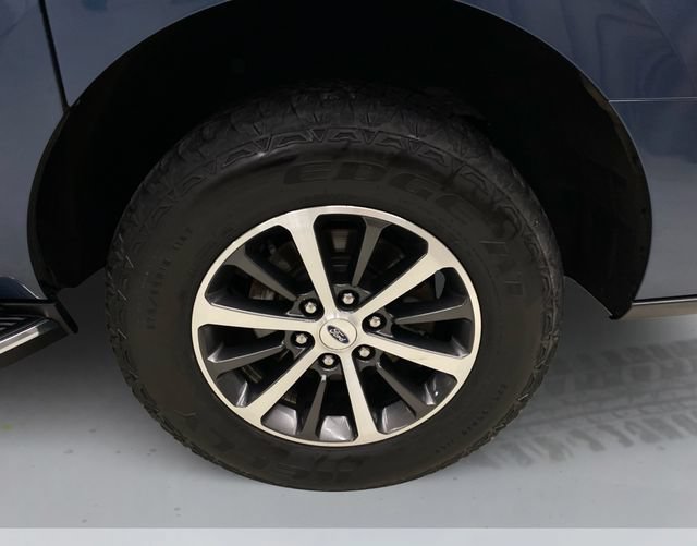 Used 2018 Ford Expedition Max XLT w/ Equipment Group 202A AWD/4WD image 17