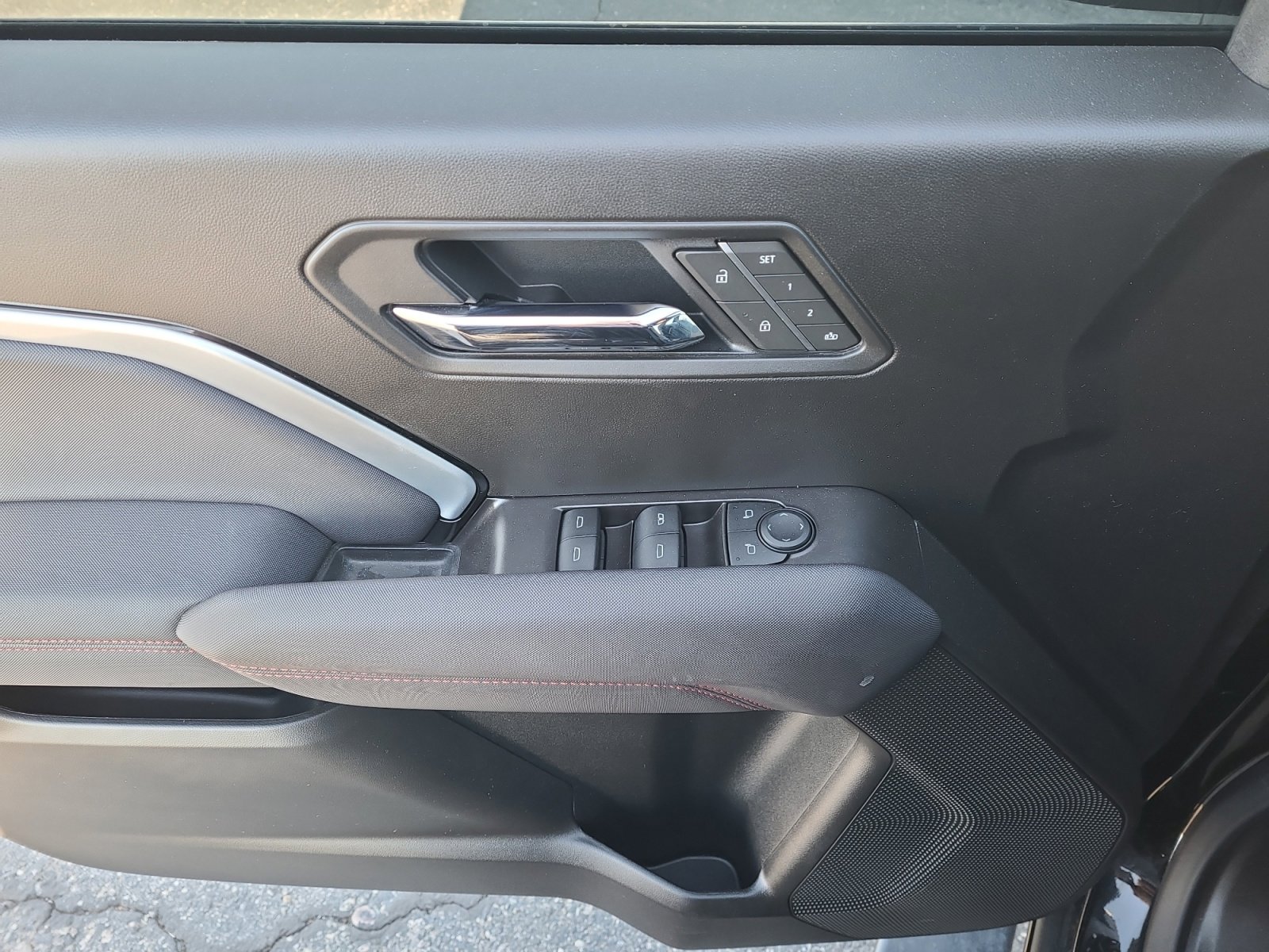 Used 2025 Chevrolet Colorado Z71 w/ Z71 Convenience Package 2 image 14