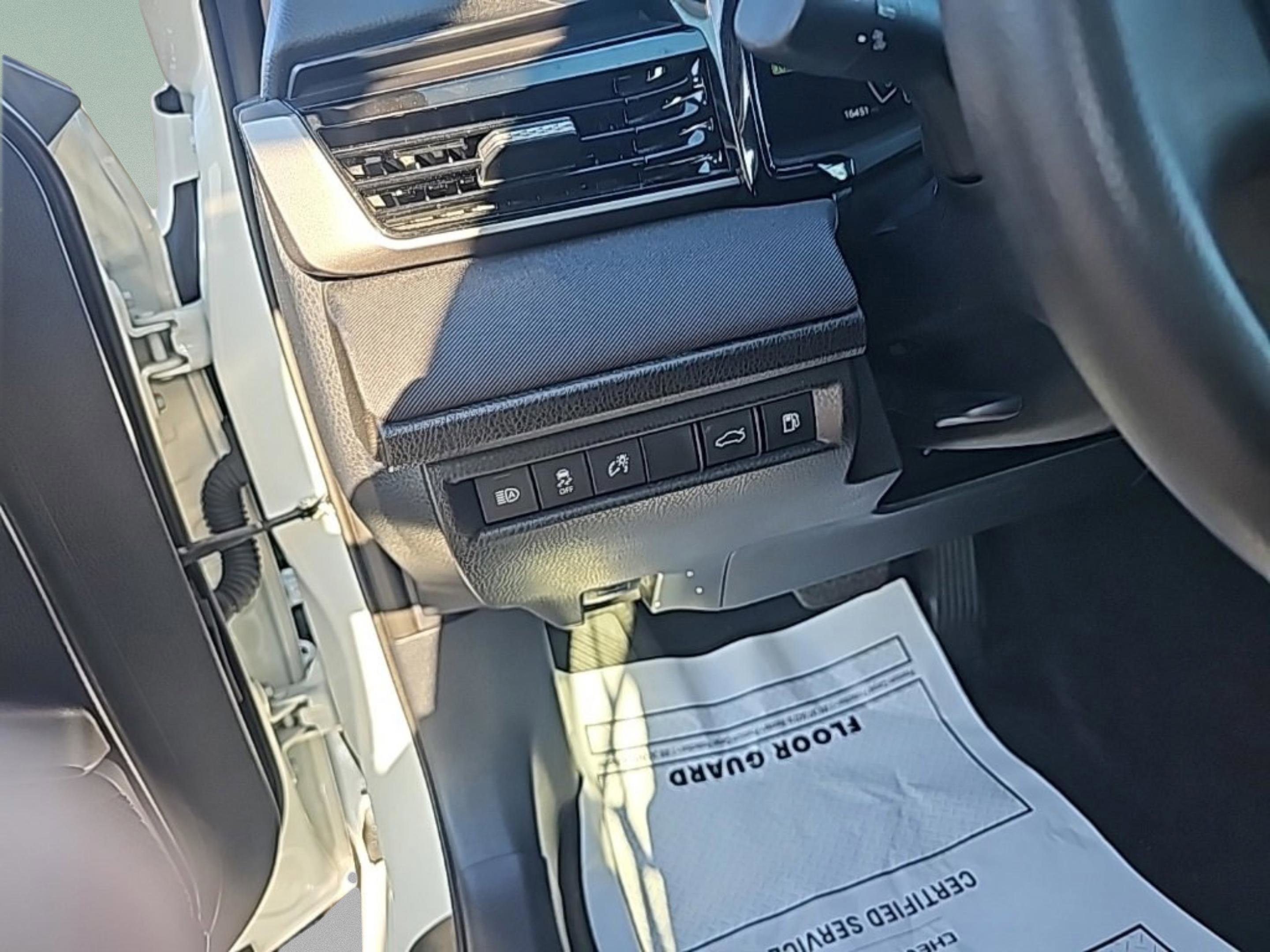 Used 2025 Toyota Camry LE image 10