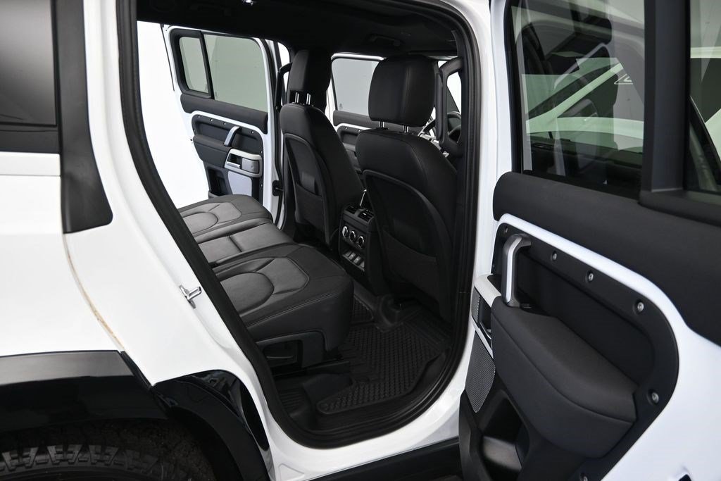 Used 2023 Land Rover Defender 130 X-Dynamic SE AWD/4WD image 13
