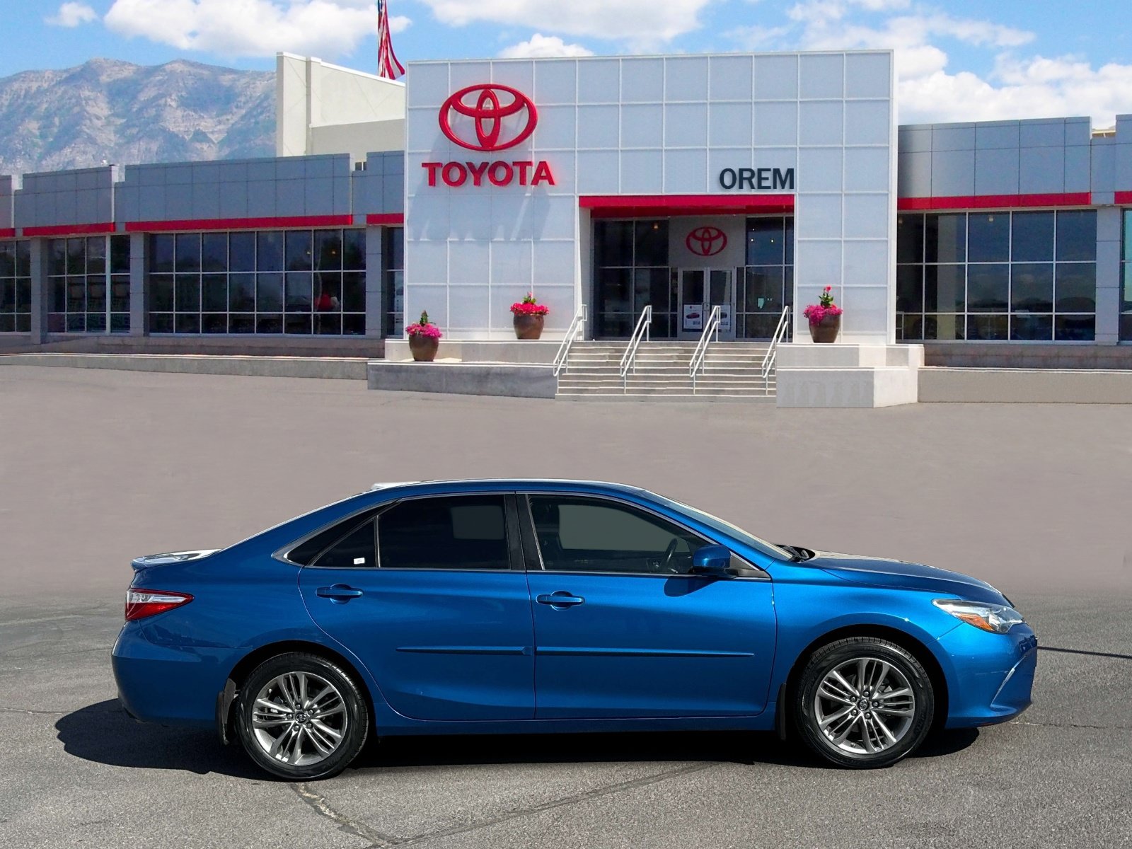 Used 2017 Toyota Camry SE w/ Protection Package (Q2) FWD image 3