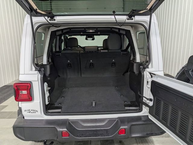 Used 2025 Jeep Wrangler Unlimited Sahara AWD/4WD image 22