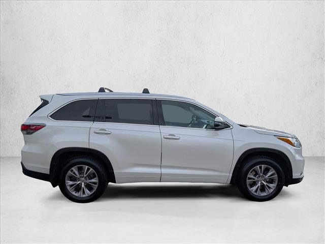 Used 2015 Toyota Highlander XLE AWD/4WD video 4