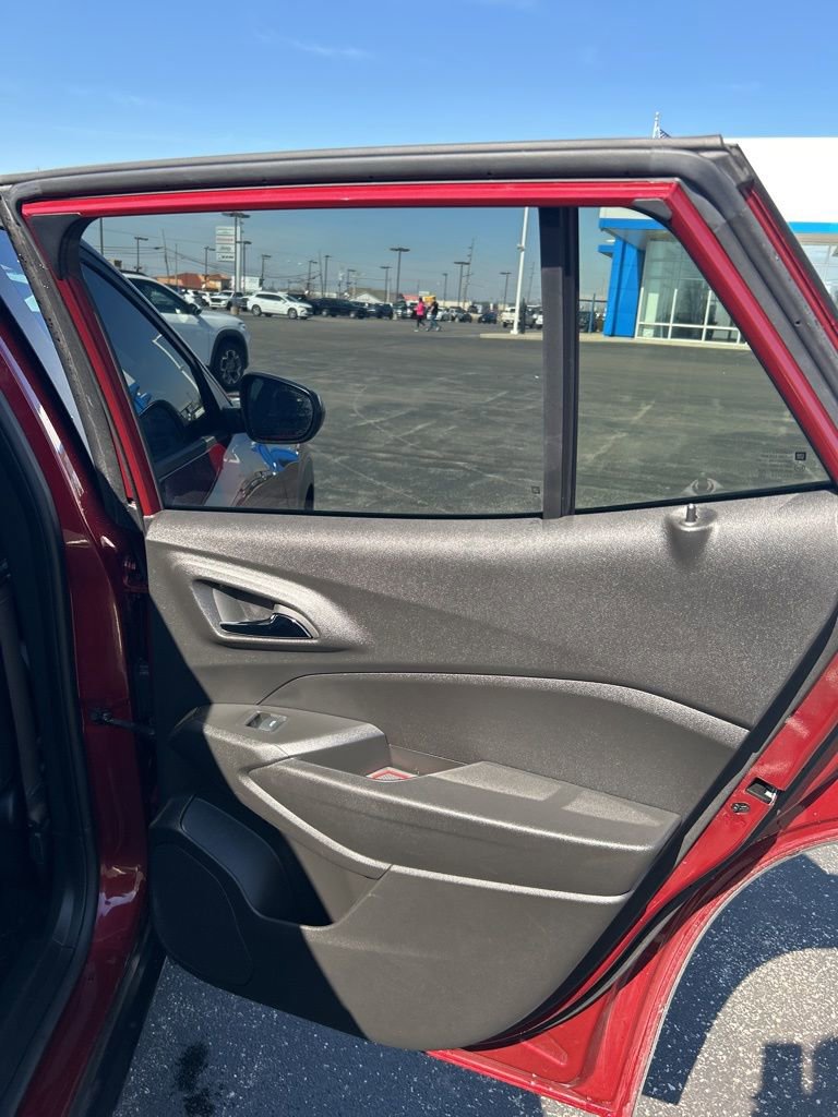 Used 2024 Chevrolet Trax RS w/ Sunroof Package image 37