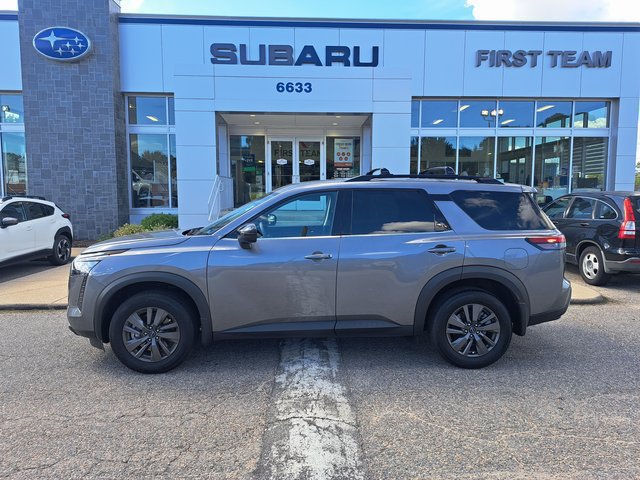 Used 2026 Nissan Pathfinder SV FWD image 3