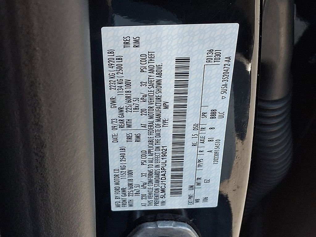 Certified 2023 Lincoln Corsair AWD image 28