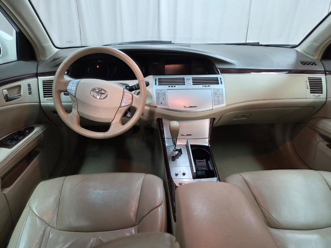 Used 2010 Toyota Avalon XLS FWD image 19