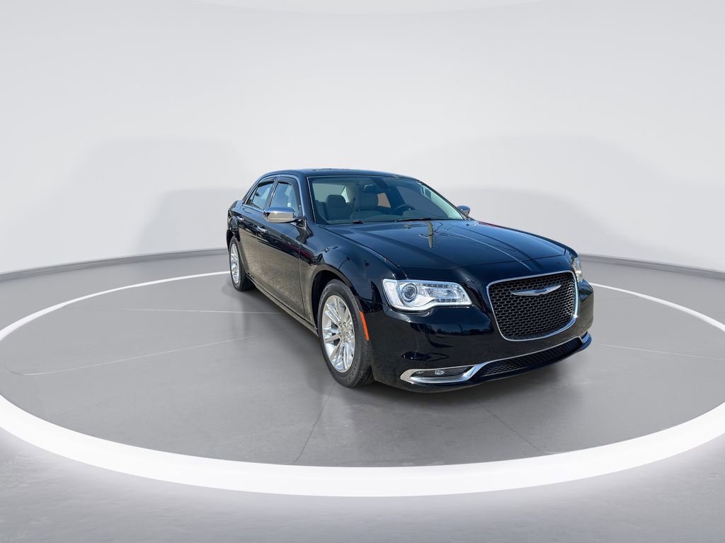Used 2015 Chrysler 300 C image 2