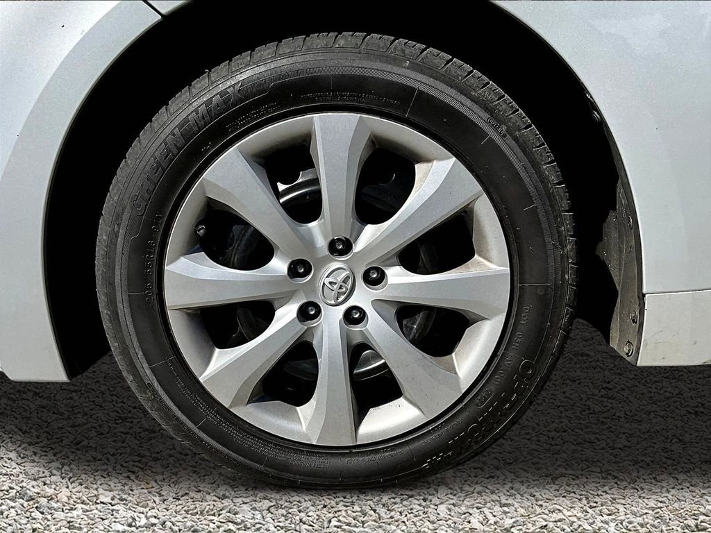 Used 2022 Toyota Corolla LE image 9