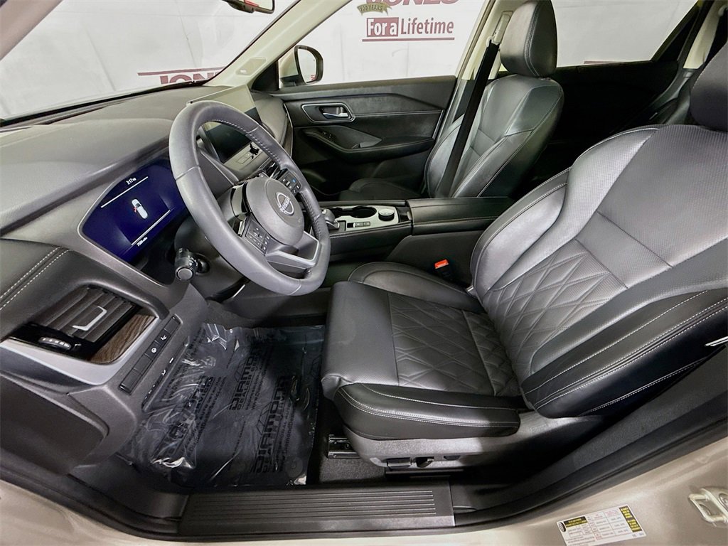 Certified 2024 Nissan Rogue Platinum w/ Platinum Premium Package image 28