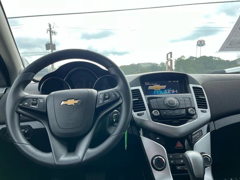 Used 2015 Chevrolet Cruze LT FWD image 10