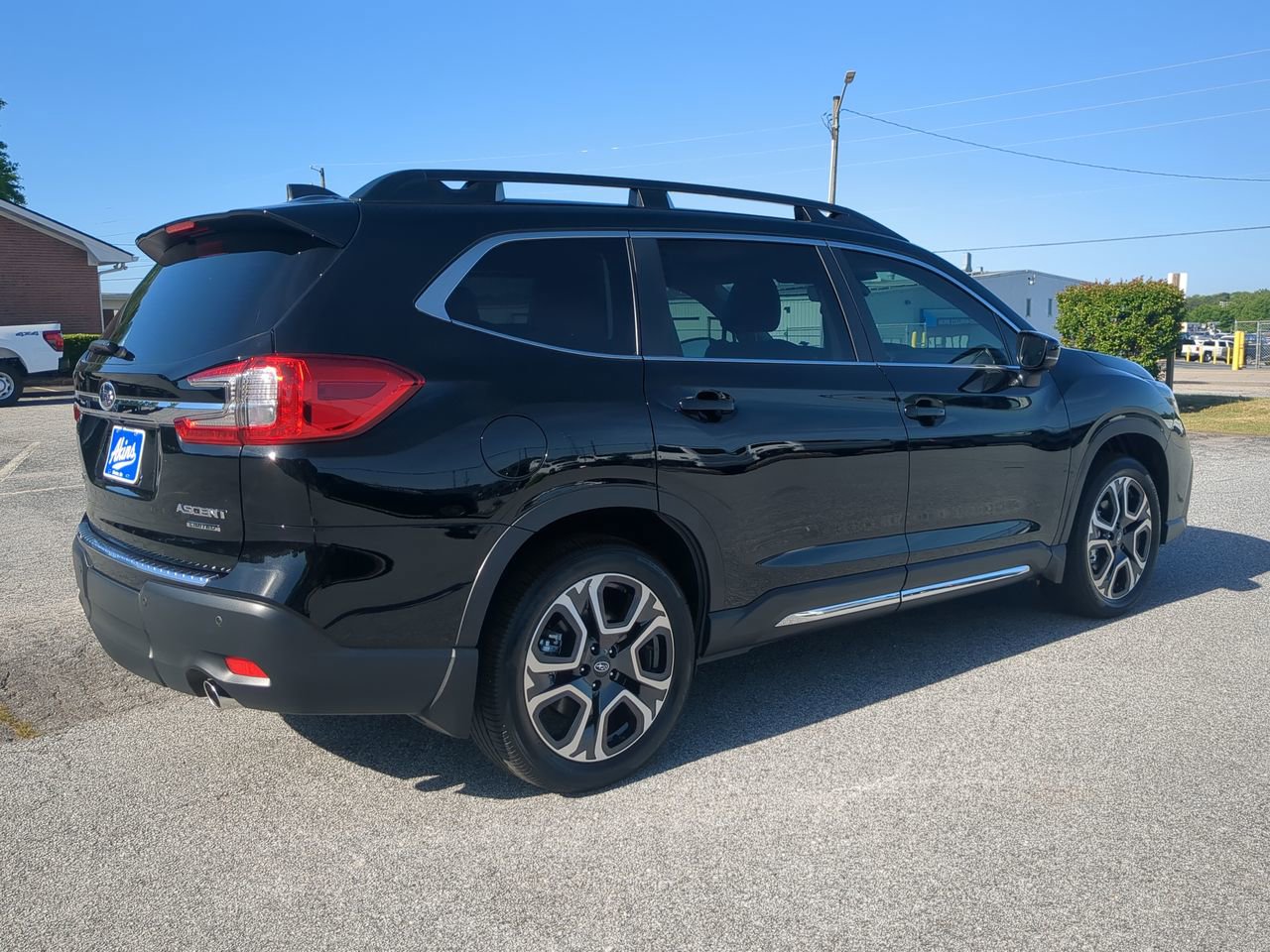 Used 2024 Subaru Ascent Limited w/ Technology Package AWD/4WD image 3