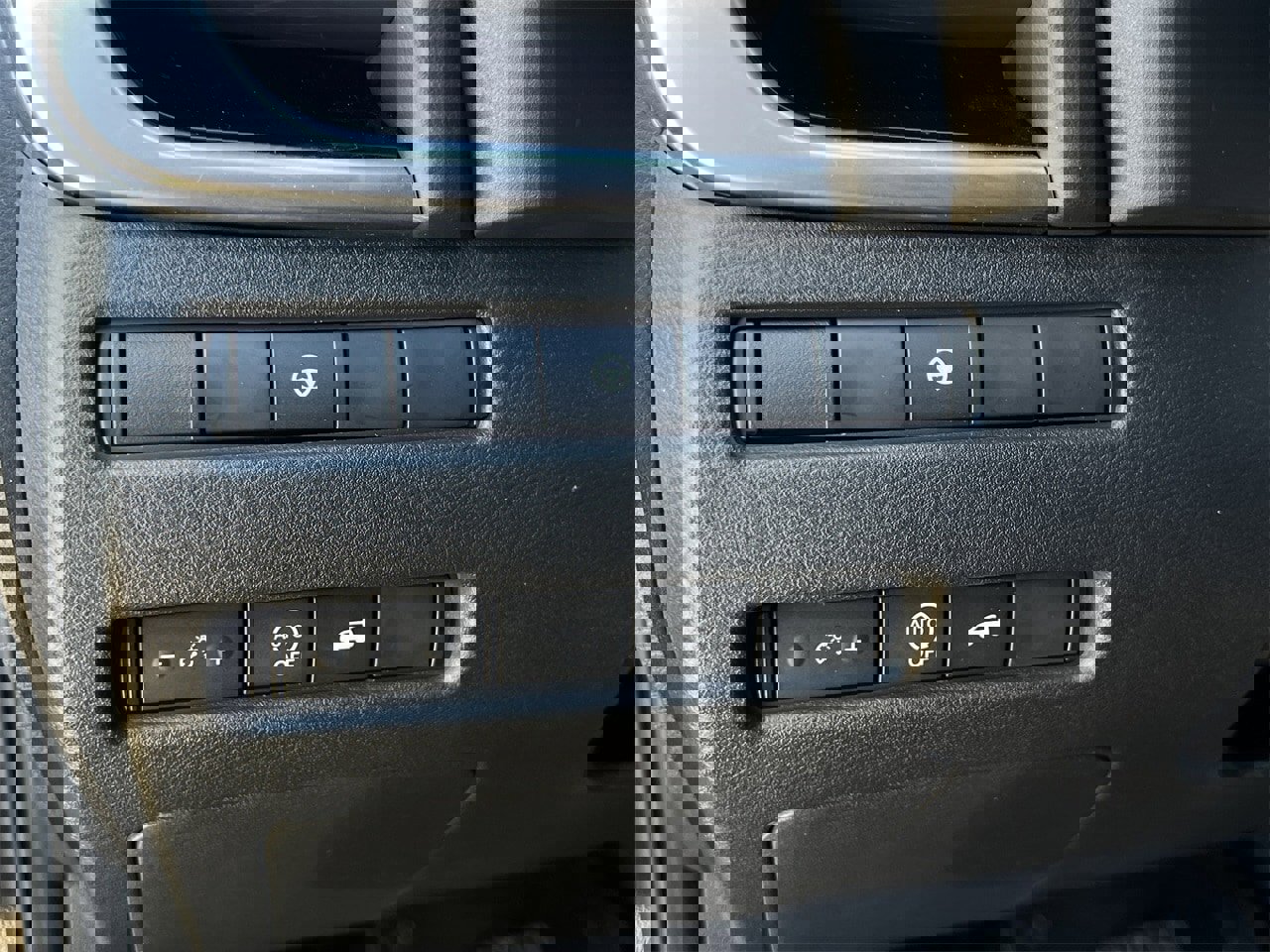 Certified 2025 Nissan Rogue SV image 15