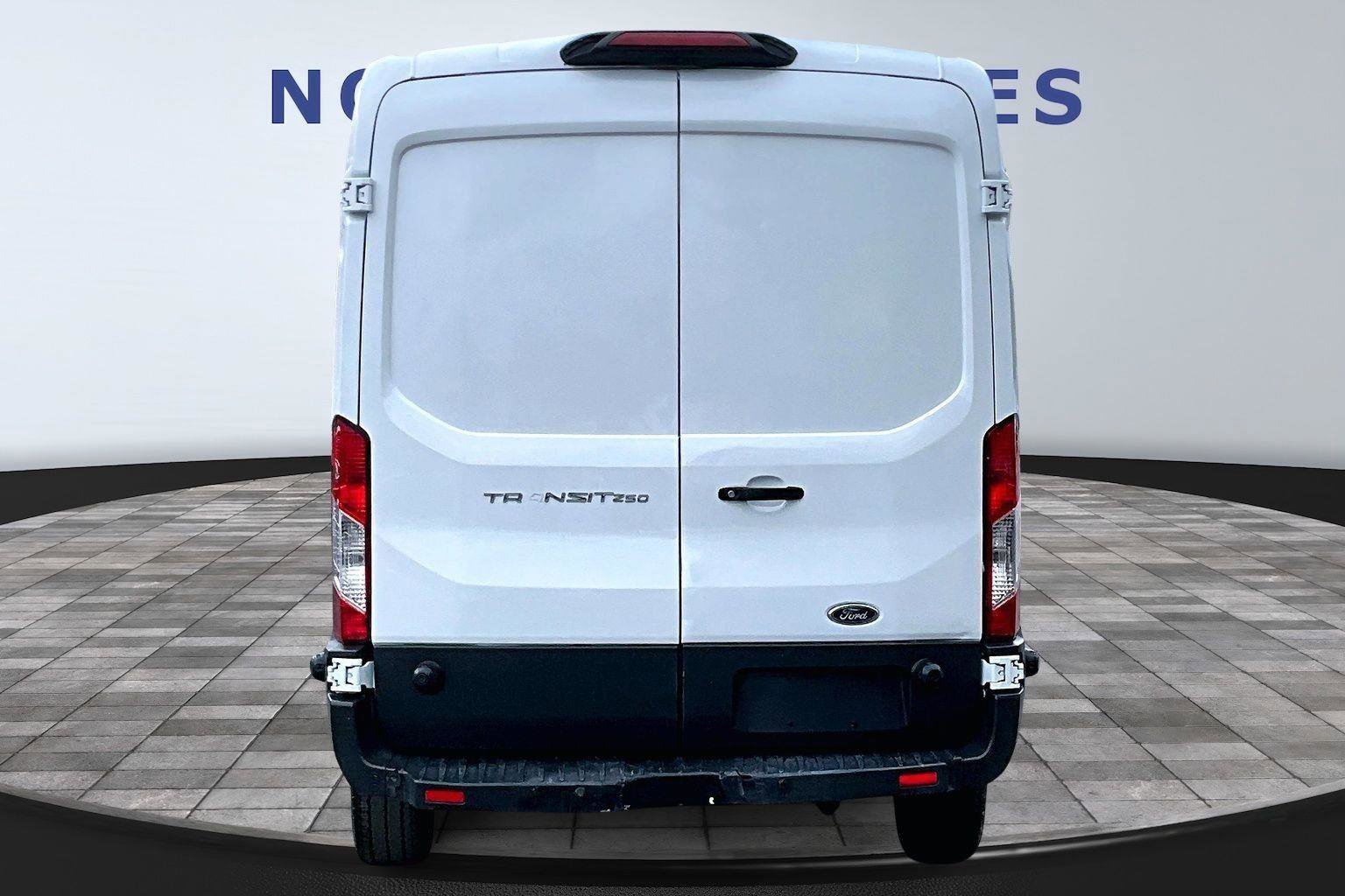 Used 2018 Ford Transit 250 148 Medium Roof RWD image 5