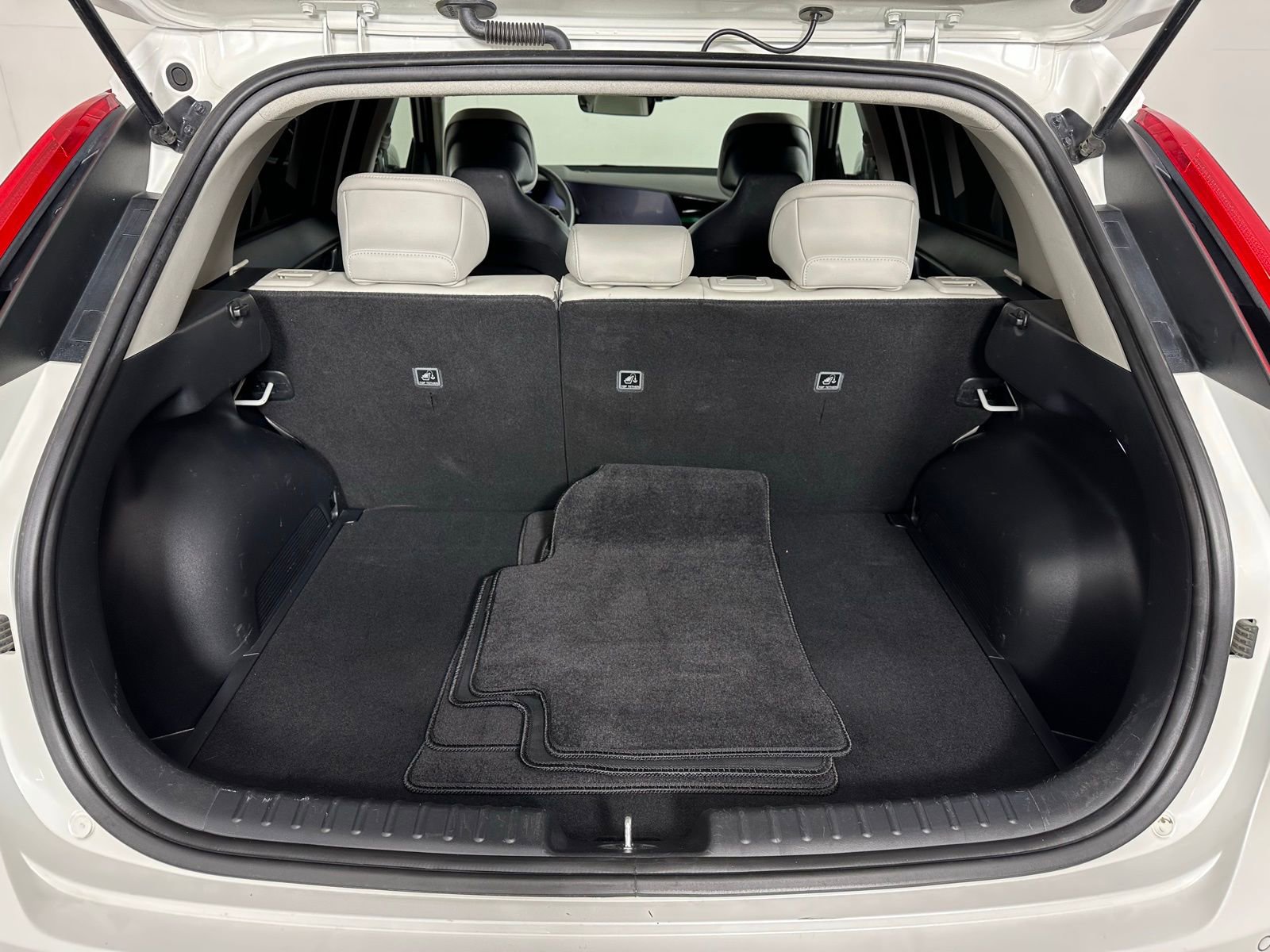 Used 2023 Kia Niro EX Touring image 28