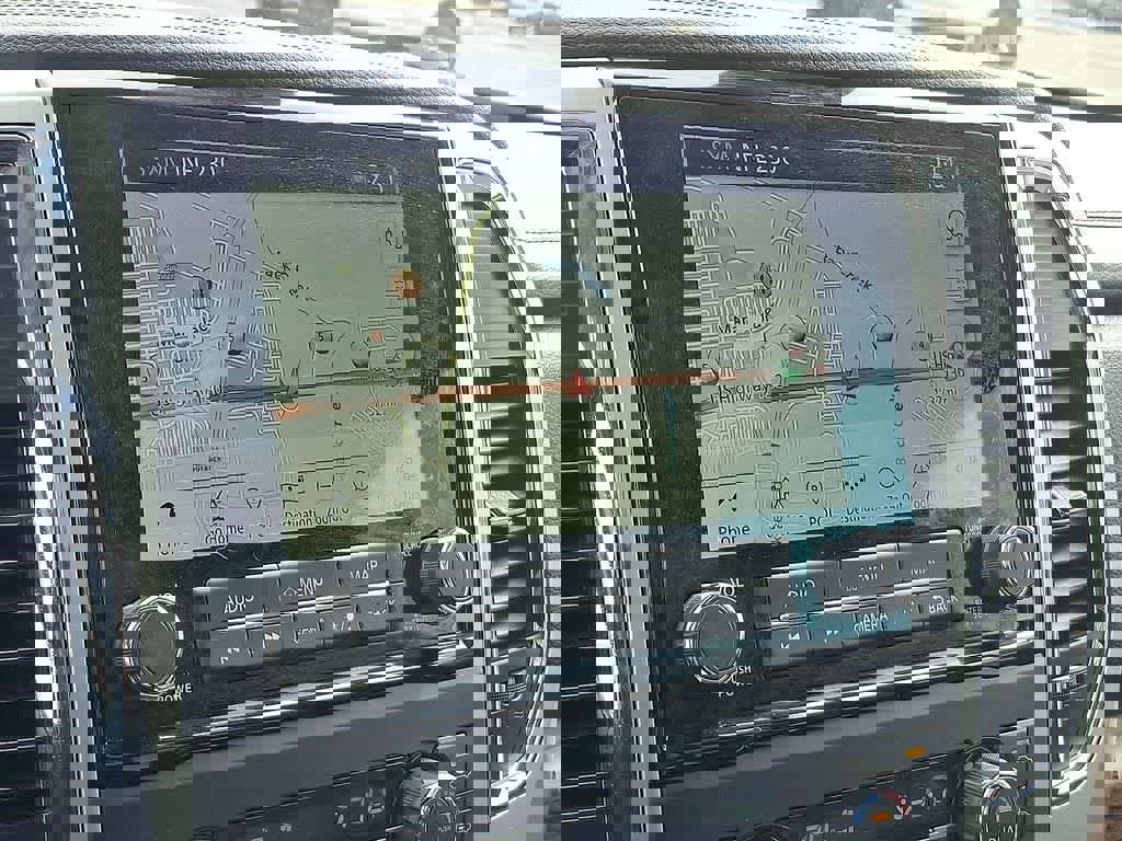 Used 2021 Nissan Titan SL w/ Moonroof Package image 14