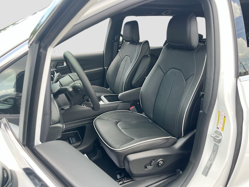 New 2027 Chrysler Pacifica Touring Plus FWD image 20