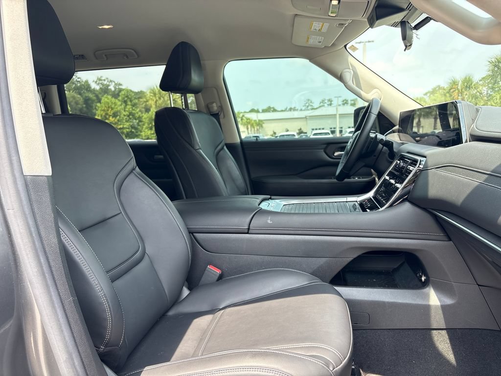 Used 2025 Nissan Armada SV RWD image 24