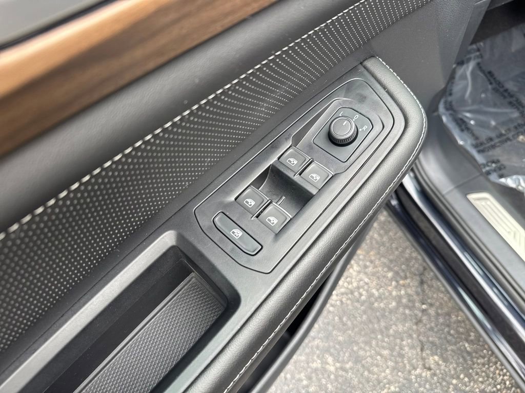 Used 2025 Volkswagen Atlas SE image 26