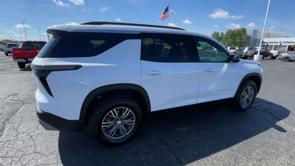 New 2026 Chevrolet Traverse LT w/ Driver Confidence Package FWD image 2