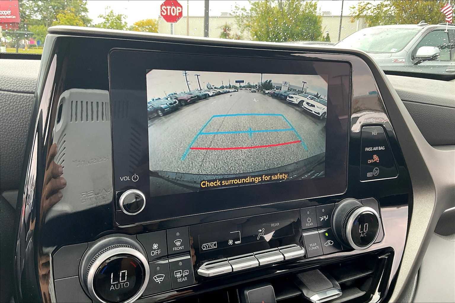 Used 2023 Toyota Highlander L image 26