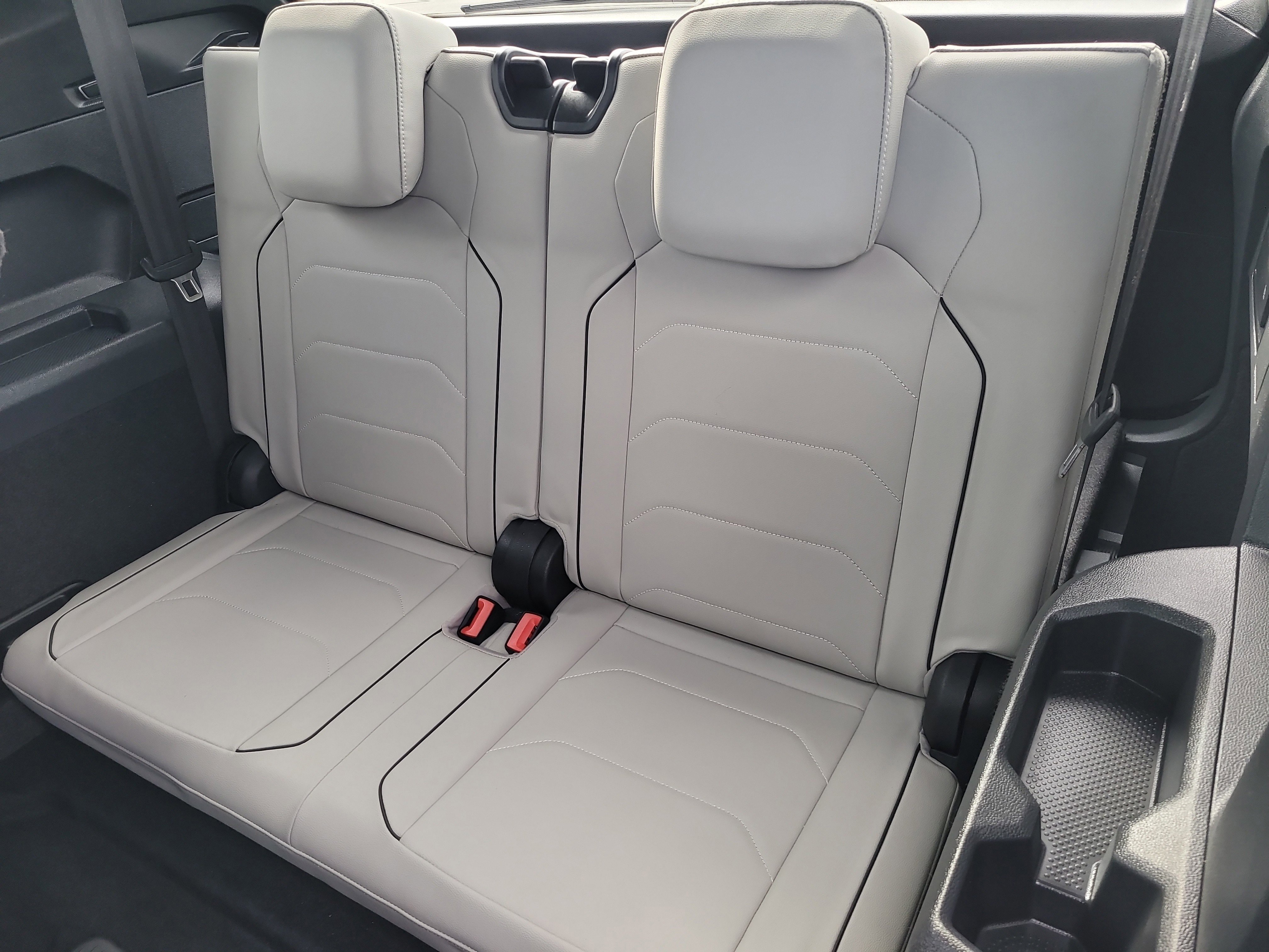 Used 2020 Volkswagen Tiguan SEL Premium R-Line w/ 3rd Row Seat Package AWD/4WD image 11