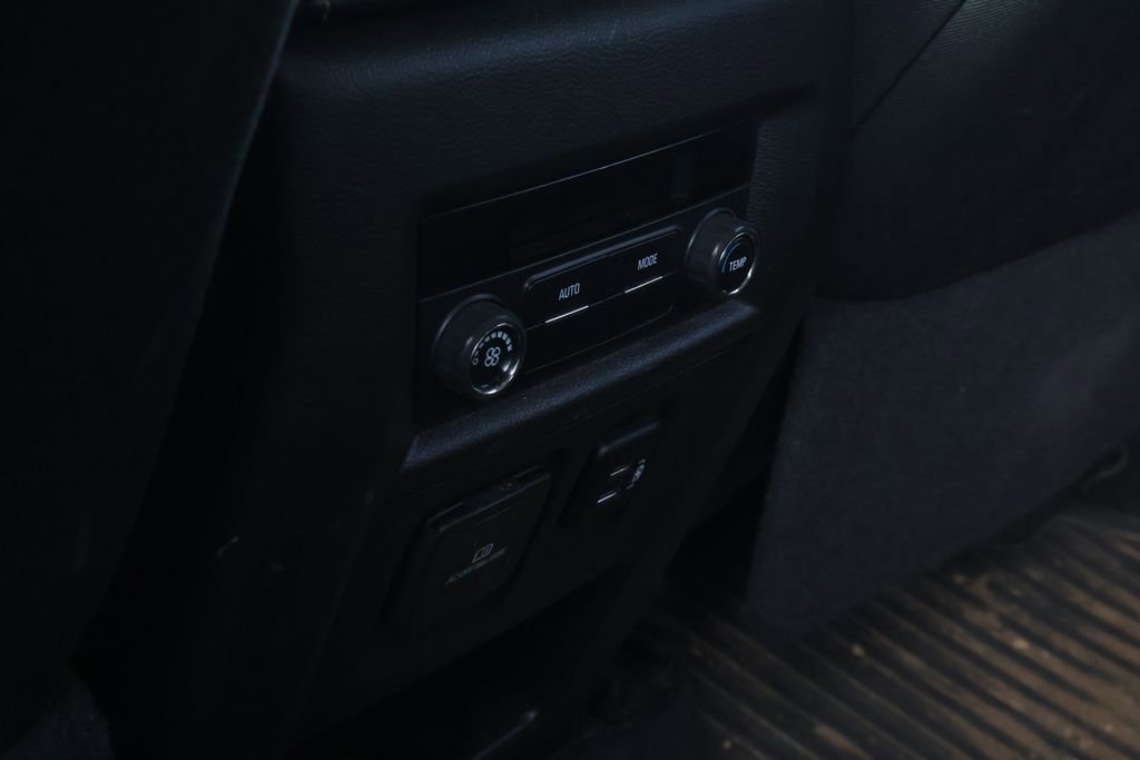 Used 2018 Chevrolet Traverse LT image 33