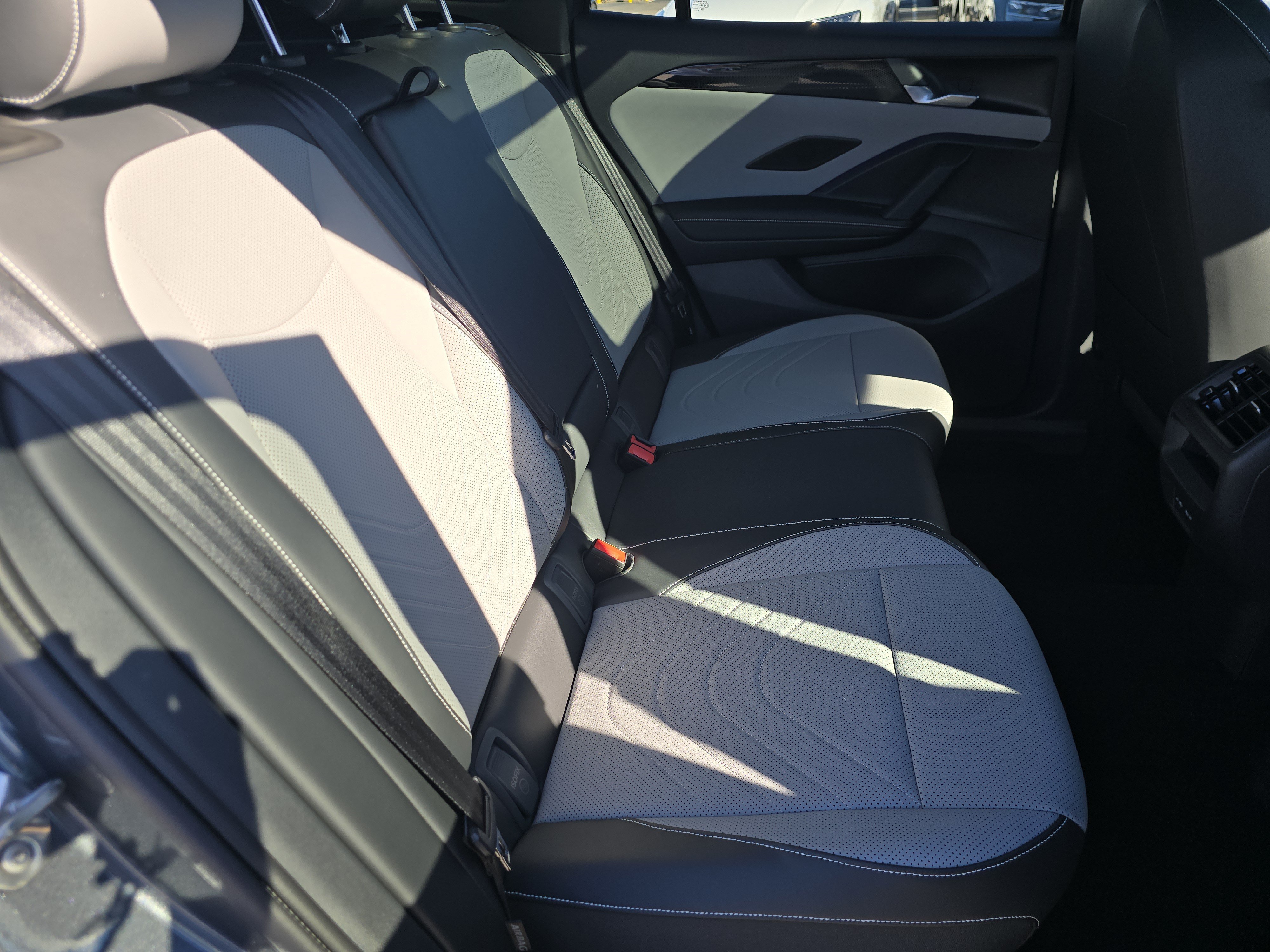 New 2026 Volkswagen Tiguan SE R-Line AWD/4WD image 17