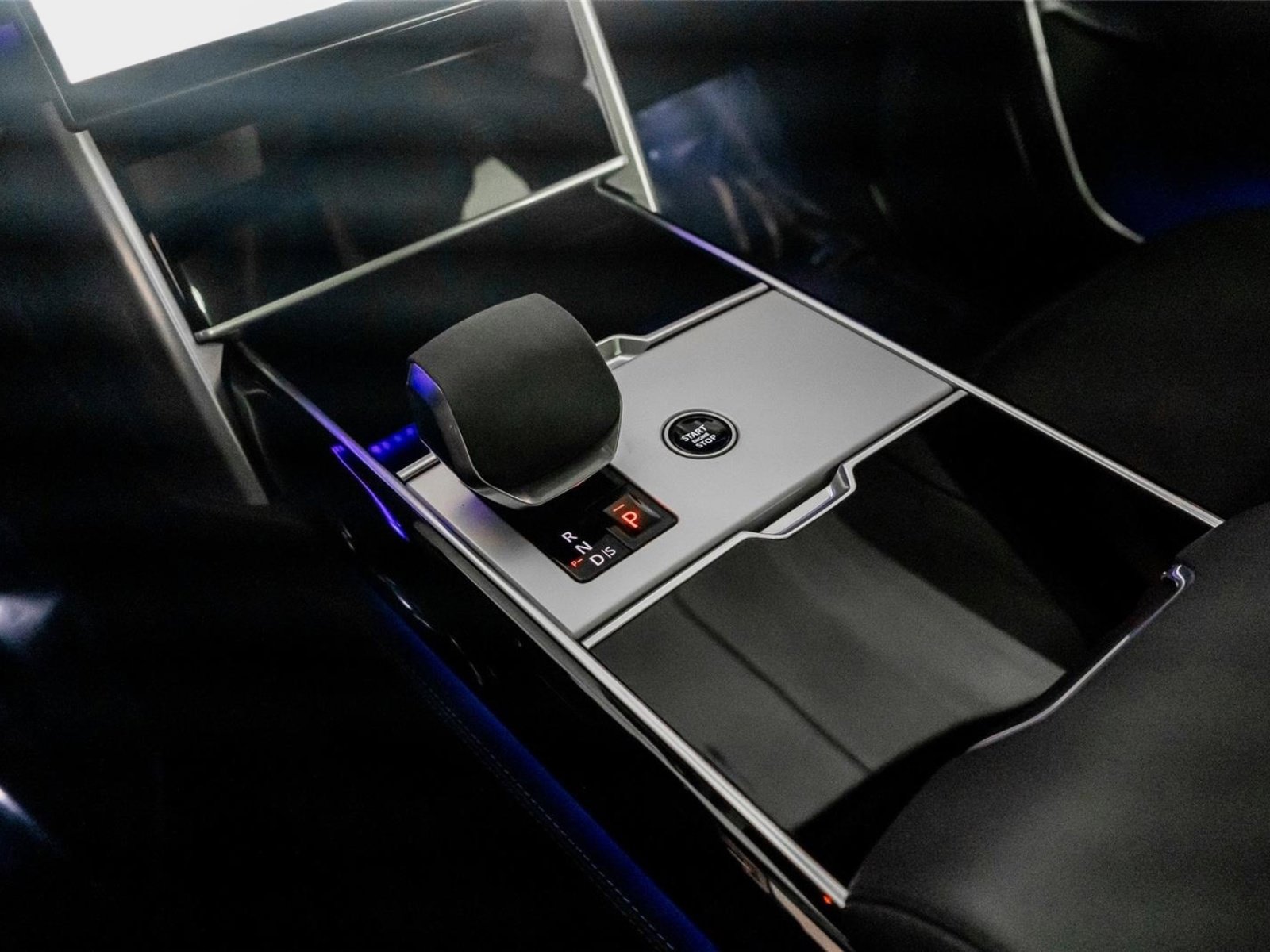 Used 2024 Land Rover Range Rover Long Wheelbase Autobiography image 35