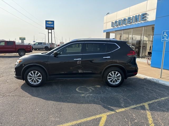 Used 2017 Nissan Rogue SV w/ SV Premium Package image 4