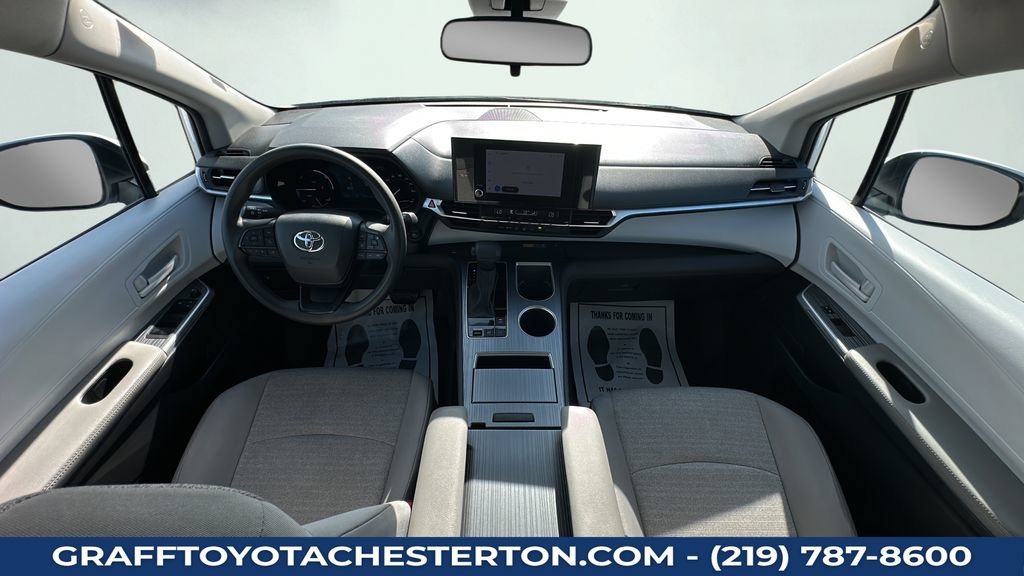 Used 2025 Toyota Sienna LE FWD image 14